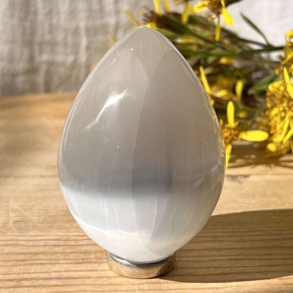 a white selenite egg