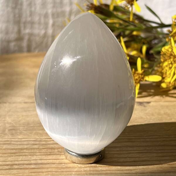 a white selenite egg