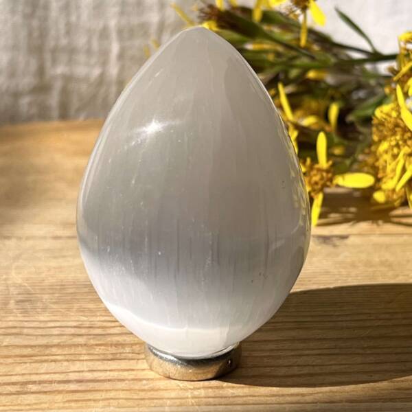 a white selenite egg