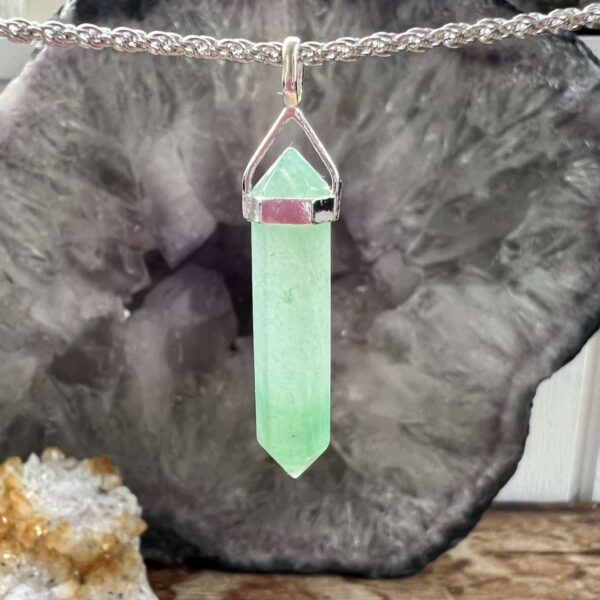 green aventurine pendant silver set SiO2 crystal