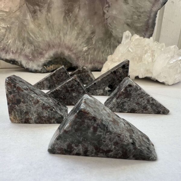 yooperlite aka syenite UV reactive natural mineral polished triangle off-cuts