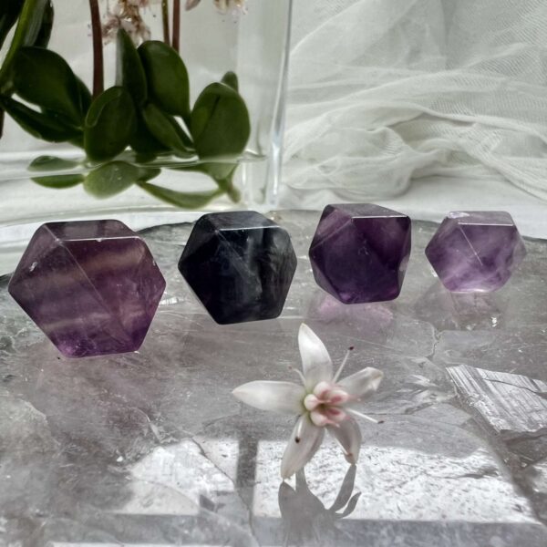 fluorite crystal geometric shape