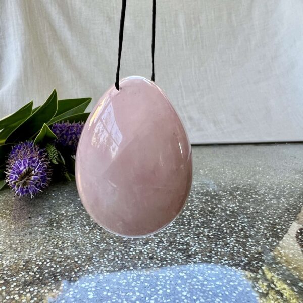 Rose quartz yoni egg - Image 4