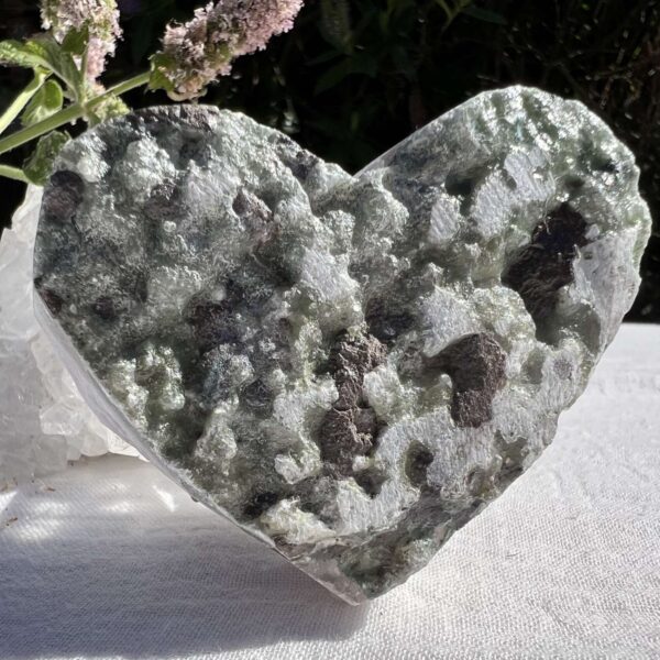 Amethyst cluster heart - Image 4